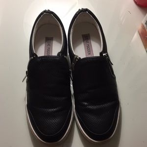 STEVE MADDEN SLIP ONS